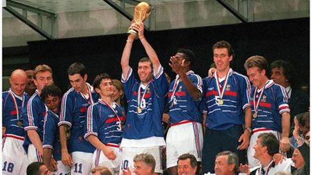 Meci aniversar între Franța '98-2000 și o selecționată mondială