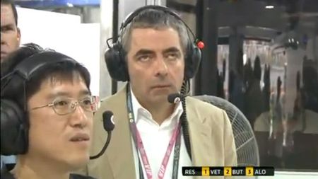 VIDEO** Să râdem cu Mr. Bean! :) Ce fețe a făcut actorul când Hamilton și Massa s-au ciocnit