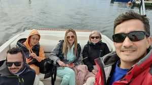 Marian Drăgulescu a trăit de Paște momente unice, în Delta Dunării. „Nu au lipsit chifteluțele din pește". A făcut karaoke pe muzica lui Dan Spătaru | VIDEO EXCLUSIV