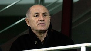 George Copos a mirosit "mijloacele specifice" ale rivalilor la Mioveni!** "Berlusconi" a explicat la pauză determinarea argeșenilor: "E o echipă motivată foarte bine"