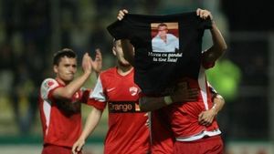 Victor Becali își dezvăluie latura sensibilă:** "Alexe e ca băiatul meu! Mi-au dat lacrimile când am văzut tricoul cu chipul tatălui său!"