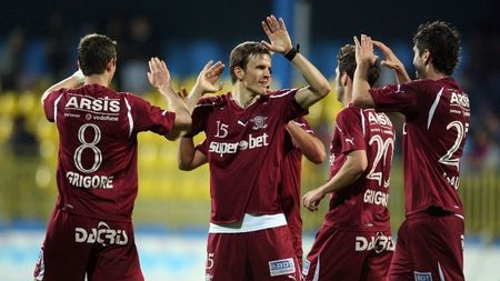 Transferul lui Lazăr la "U" a PICAT!** Mijlocașul a PLECAT de la Rapid și se antrenează cu ALTĂ‚ echipă! Ce oferte are