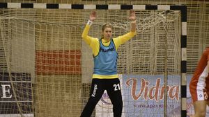 Internaționala austriacă din poarta lui HCM Râmnicu Vâlcea, fascinată de Luminița Dinu: "Îmi place mult să lucrez cu ea, este tânără și foarte motivată"