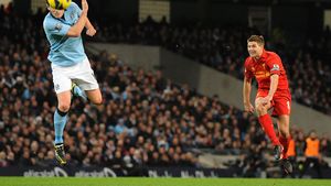 Spectacol TOTAL în Anglia!** VIDEO Gerrard și Agüero, goluri care sfidează legile fizicii! Manchester City - Liverpool 2-2! Rezultatele din etapa 25