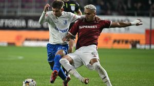 Reacție uluitoare a rapidistului Cristi Manea când a văzut că Mircea Lucescu l-a chemat la națională: „Ca un copil”