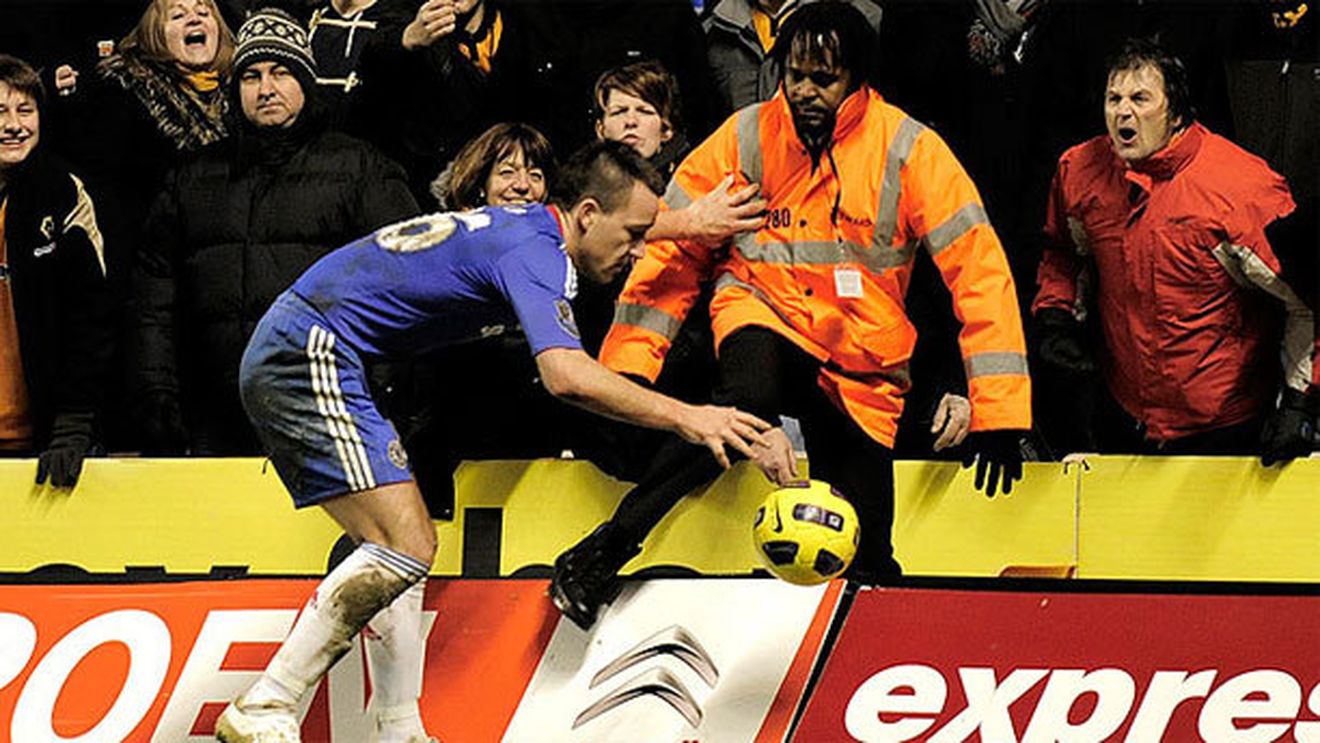 INCREDIBIL!** John Terry va fi dat în judecată de un steward! Vezi motivația halucinantă!
