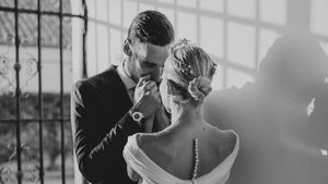 „Nu mă lăsa singură, iubirea mea, pentru că îți jur că nu pot și nici nu știu cum să trăiesc fără tine!”. Mesajul cutremurător al soției lui Sergio Rico, fotbalistul lui PSG internat în stare gravă în spital după ce a căzut de pe cal!