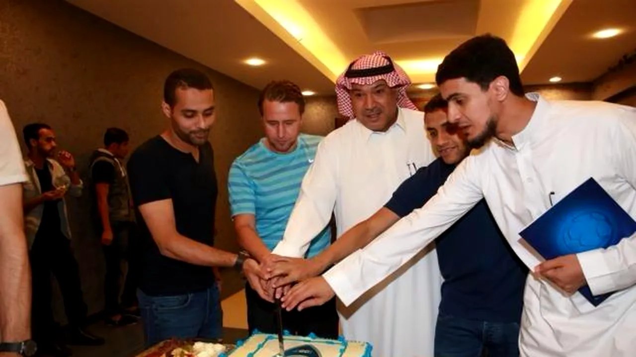 Reghecampf a tăiat tortul în prima zi la Al Hilal. Fostul antrenor al Stelei și Mihai Pintilii au fost prezentați în fața echipei