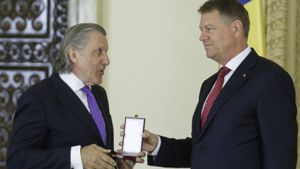 Ilie Năstase, gest deosebit după tragedia de la ATI: „Îmi iau toate hainele și merg la Piatra Neamț!" Reproș dur pentru Klaus Iohannis: „De ce nu te-ai dus, frate, acolo? A confiscat țara!" | EXCLUSIV
