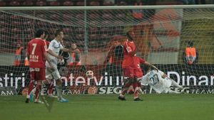 Reacție NERVOASĂ‚ a lui Piți jr!** A mers în fața peluzei "Cătălin Hîldan" și i-a înjurat pe "câini"!