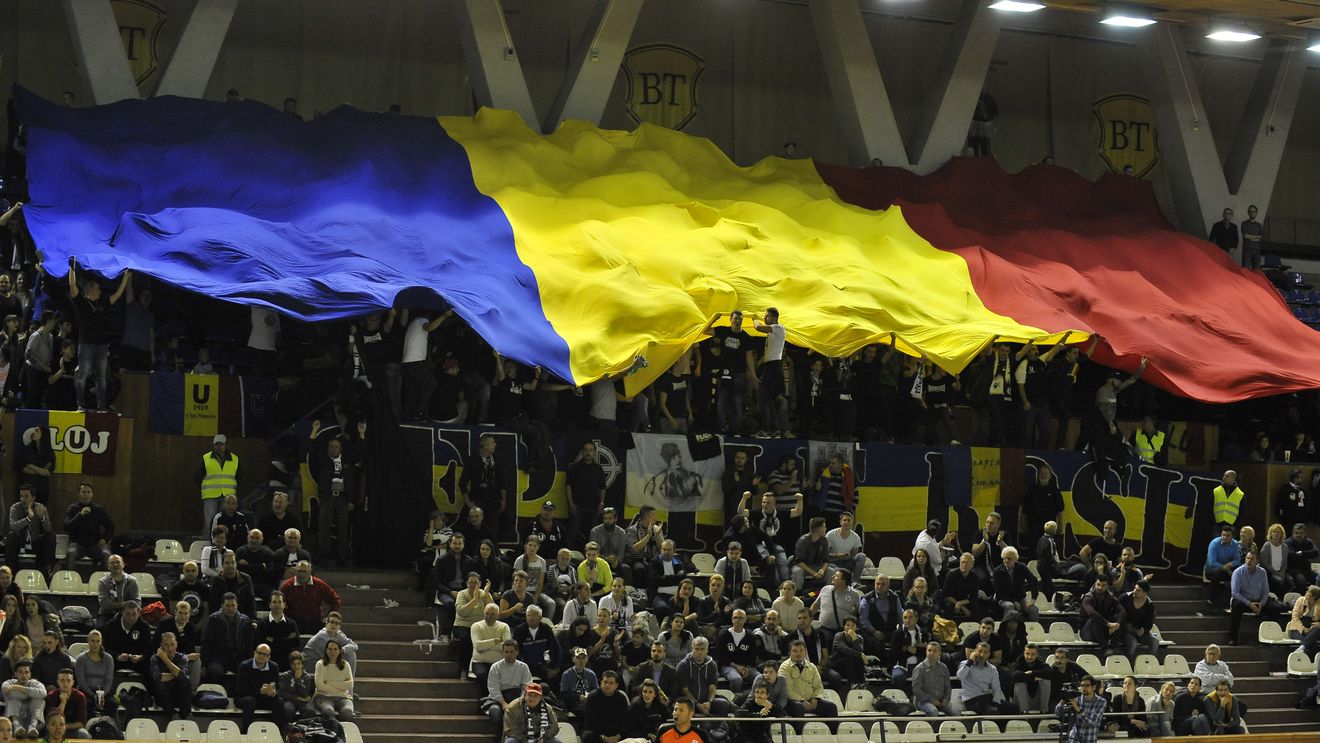 VIDEO | Dragoste în stare pură: "Acolo este țara mea"! Cei mai frumoși suporteri din sportul românesc se găsesc astăzi la baschet. Atmosferă de vis la finala U Cluj - Sepsi Sf. Gheorghe! Fanii Sibiului sunt în Top 