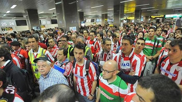 Fanii lui Bilbao s-au simțit umiliți! Românii, acuzați că i-au favorizat pe suporterii lui Atletico:** "A fost haos, e o rușine! Țară din lumea a treia!"