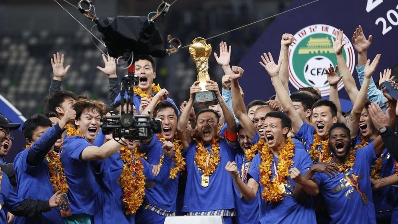 Dezvăluiri despre Jiangsu Suning! Staff-ul lui Cosmin Olăroiu: „Un an de zile mâncam gratis la câte invitații am primit”