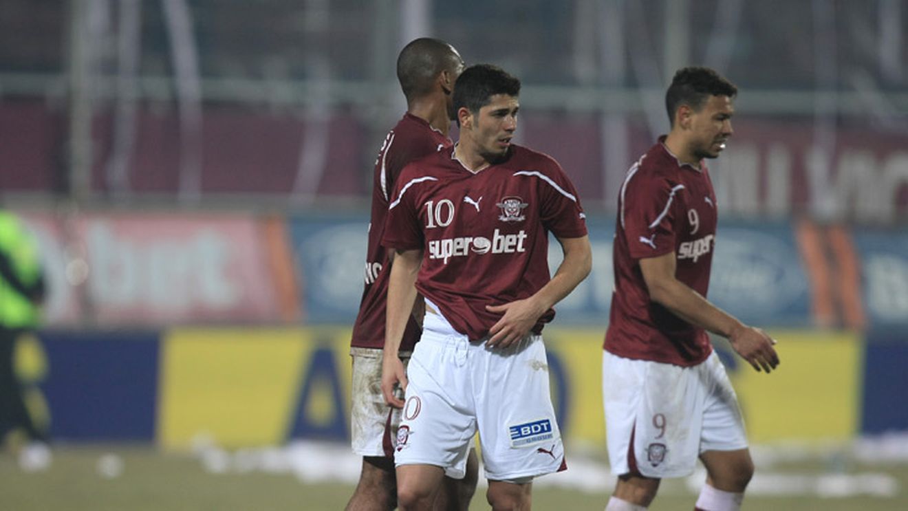 "Unii jucători s-au obișnuit pe locurile 7-8!"** 'Vamă' a găsit motivul decăderii Rapidului