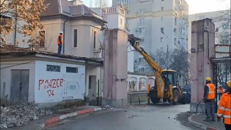 Continuă demolările în „Ștefan cel Mare”! Ultimele imagini cu complexul sportiv Dinamo, ridicat acum 75 de ani