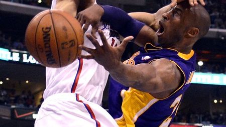 Cu Kobe spre play-off! Superstarul lui Lakers a marcat 47 de puncte, iar californienii își controlează soarta!