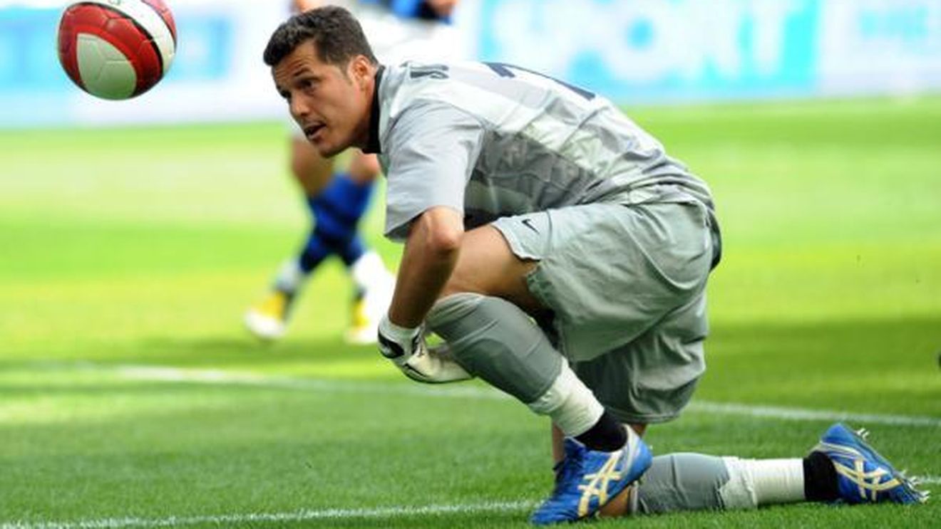 Brazilienii, în stare de alertă! Julio Cesar s-a accidentat în amicalul cu Zimbabwe