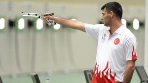 Turcul de 51 de ani care a tras fără echipament de protecție sau vedere la Jocurile Olimpice și a câștigat argintul, cu o mână în buzunar, l-a făcut până și pe Elon Musk să reacționeze!