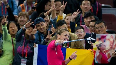 "Câinii latră, dar gărgărița noastră e numărul 1!" Fanii Simonei Halep îi ironizează pe contestatari: "O plâng toți pe Wozniacki? Cum le știu ei pe toate!"