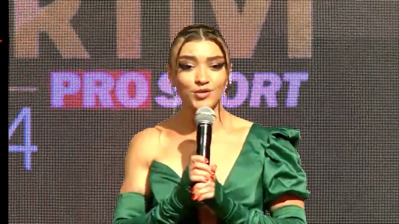 HALTERO"FINA". Campioana Mihaela Cambei, apariție de „Barbie”