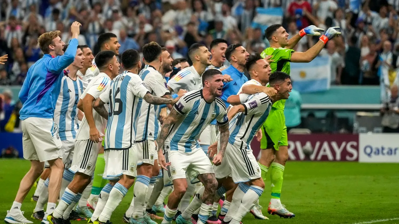 Ce scrie presa internațională după calificarea senzațională a „Pumelor” în finala Campionatului Mondial din Qatar: „Cu Messi și Julian, «Argentina a la final»!”