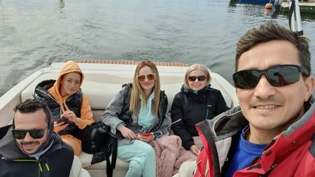 Marian Drăgulescu a trăit de Paște momente unice, în Delta Dunării. „Nu au lipsit chifteluțele din pește". A făcut karaoke pe muzica lui Dan Spătaru | VIDEO EXCLUSIV