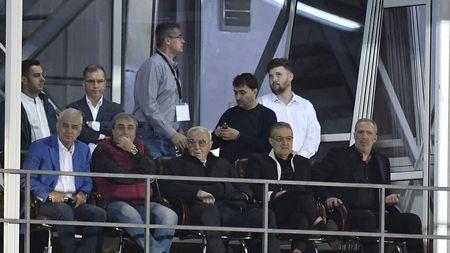 Un om care a participat la privatizarea echipei Steaua București dezvăluie cum a ajuns Viorel Păunescu să pună mâna pe echipă și apoi să i-o dea lui Gigi Becali: „N-a dat niciun ban, totul s-a făcut din acte!”