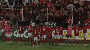 Incidente la Sofia, în preliminariile Conference League! Ultrașii bulgari „au luat foc” și jucătorii s-au temut de ce e mai rău | FOTO& VIDEO