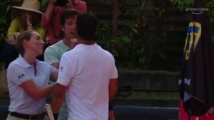 Scene ireale la turneul de la Hamburg! Jucătorii au fost la un pas de bătaie, iar arbitra de scaun a intervenit să îi despartă | VIDEO