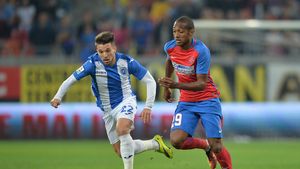 VIDEO | "Hristos a înviat! Băluță pe un spațiu liber, Băluță, șut și... gooool!". Cum se motivează oltenii înaintea jocului de titlu cu FCSB