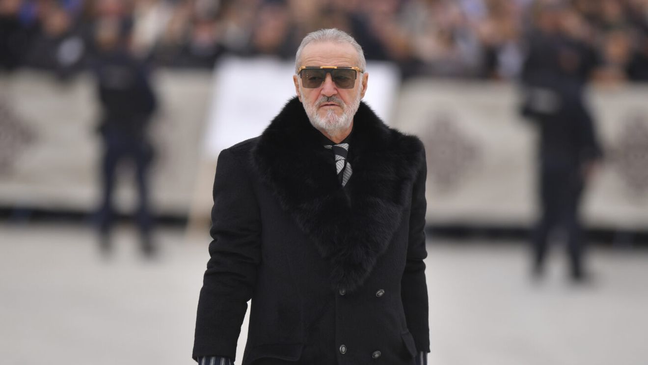 „Minunea” lui Gigi Becali din Catedrala Mântuirii Neamului. Unii și-au dat coate, alții au amuțit când l-au văzut: „M-a bufnit plânsul!”