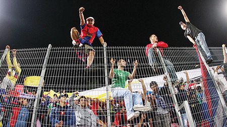 Suporterii Stelei nu mai suportă încă o umilință:** "Dacă nu bat, mai bine să rămână acasă"