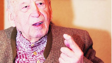 Liță Dumitru: "Lui Angelo Niculescu îi plăcea să cânte 'Sunt oltean'. Eu n-aveam voce, dar în Mexic, la banchet, mă făceam și eu că știu să fredonez melodia". Ienei: "Ușor-ușor pierdem niște valori uriașe"