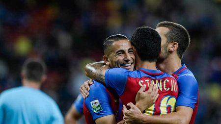 Blitzkrieg Ã  la Reghe! Papp și Tade au adus victoria în trei minute, la revenirea lui Reghecampf. Steaua - CS U Craiova 2-0. Campioana, la 8 puncte de Astra