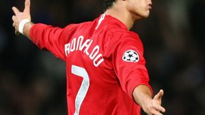 SMS de la "Balonul de Aur": "Marius, ia titlul cu Dinamo, să ne întâlnim în Ligă!"