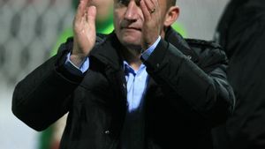 Dorinel, fără susținători la Cluj! **"Oriunde ai fost ai trădat! Te aștepți să fii aplaudat?"