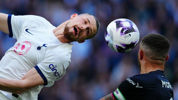 Radu Drăgușin rupe tăcerea după ce a primit o notă foarte mică și a fost atacat de fanii lui Tottenham, care îl cer titular pe Micky van de Ven! Ce cuvinte a scris românul