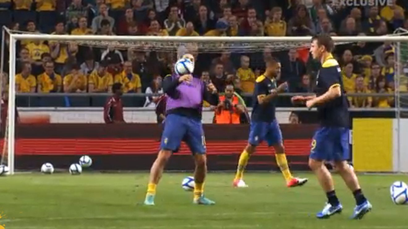 Englezii fuseseră avertizați înainte de "golul secolului"!** VIDEO GENIAL Ce făcea Ibra la încălzire, înainte să-l "nimicească" pe Hart