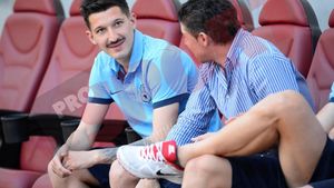 Steliștii și-au lăsat mustață pentru derby!** Mihai Costea, apariția serii pe Național Arena! GALERIE FOTO spectaculoasă