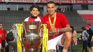 Nicolae Stanciu, ales cel mai bun mijlocaș, cât și jucător străin în campionatul Cehiei | FOTO