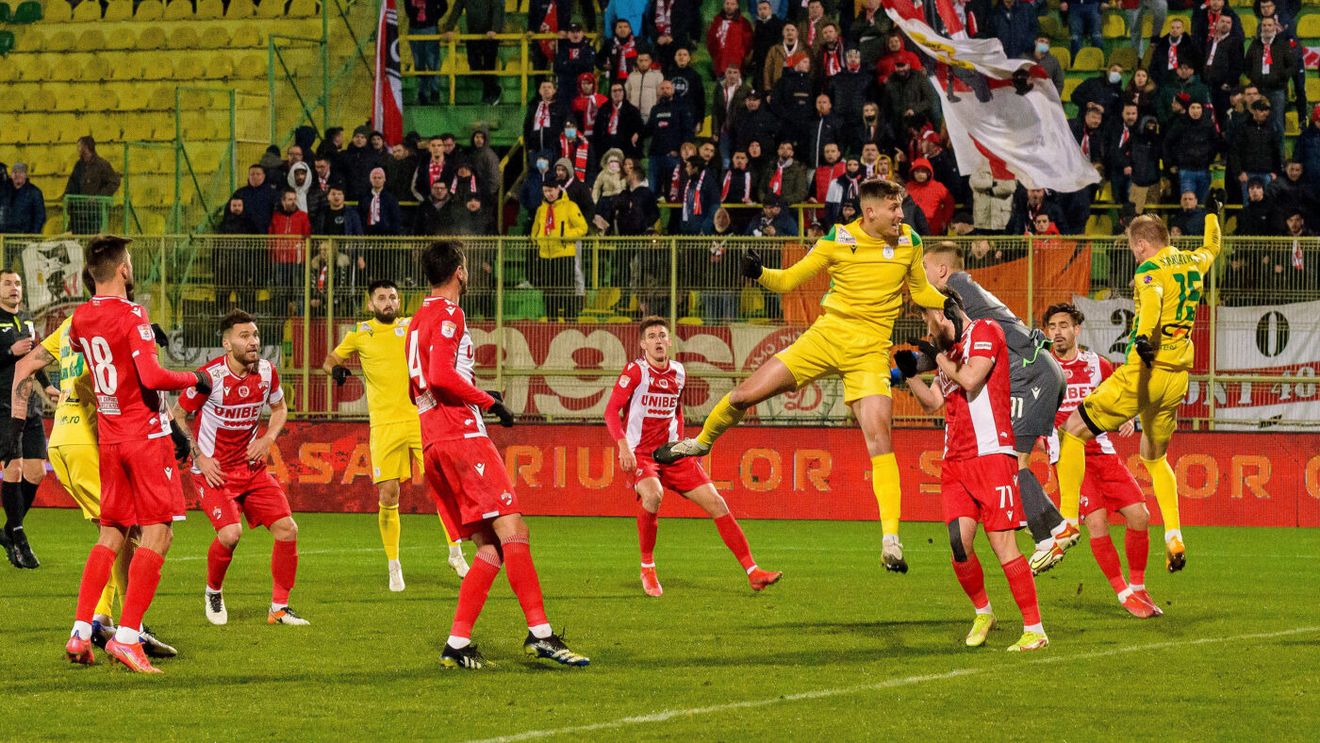 Dinamo, pe un butoi cu pulbere de ani de zile! Topul scandalurilor care au dinamitat atmosfera din „Ștefan cel Mare” și au dus la retrogradarea în Liga 2: „Dați-vă jos tricourile!” / „Finanțează cel mai mare bordel!” | SPECIAL