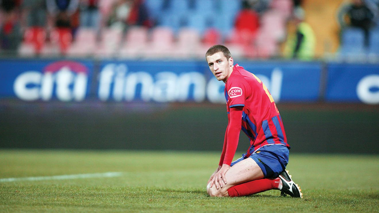 Steaua** agonisește