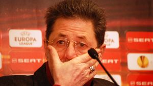 Ce se întâmplă cu Cornel Dinu. S-a aflat ce boală îl ține izolat în casă de 2 ani
