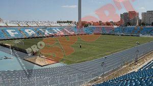 FOTO Cel mai dulce exil: Steaua va evolua cu casa închisă în meciul cu Mioveni!** Sute de fani migrează de la prânz pe A2 către Constanța