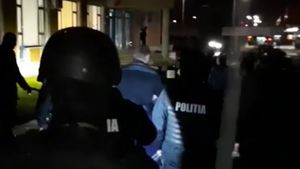 Criminalul din K1, Ștefan Achim, care a ucis un tânăr din Bacău după ce a descărcat 4 gloanțe în el, extrădat în România într-o operațiune ultra-secretă! L-au legat în lanțuri și l-au adus cu mașina, pentru că firma aviatică nu a avut curaj să își asume transportul