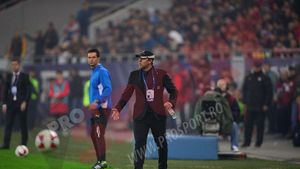 "M-au deranjat comentariile celor de la Dinamo care au spus că au jucat de la egal cu egal cu Steaua". Reghecampf, despre viitorul său în Ghencea și despre transferurile la echipă