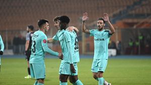 Dan Petrescu a renunțat la tânărul fundaș,  care acum e dorit de UTA! Primarul orașului Hunedoara confirmă totul: „Nu cerem bani la împrumut!"