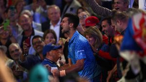 Novak Djokovic, prima reacție după ce a cucerit din nou Australian Open: „Sper că mă poți ierta vreodată!" Momente pline de emoție cu campionul sârb | VIDEO