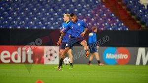 FOTO - Jucătorii lui Schalke au susținut antrenamentul oficial înainte de partida cu Steaua