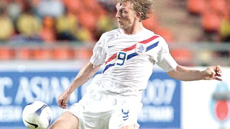 Pe cine va alege Van Basten: Afellay sau Dirk Kuyt?